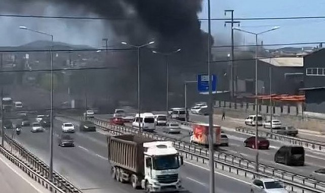 Döküm fabrikasında yangın: Gökyüzü siyah dumanla kaplandı