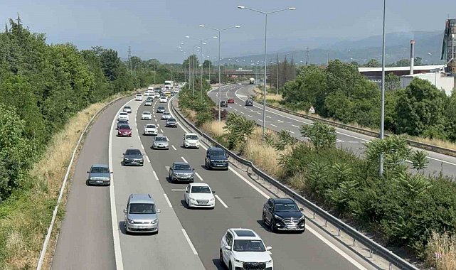 Dönüş göçü başladı: Trafik durma noktasına geldi