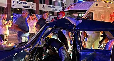 Duble yolda iki otomobil çarpıştı: 5 yaralı