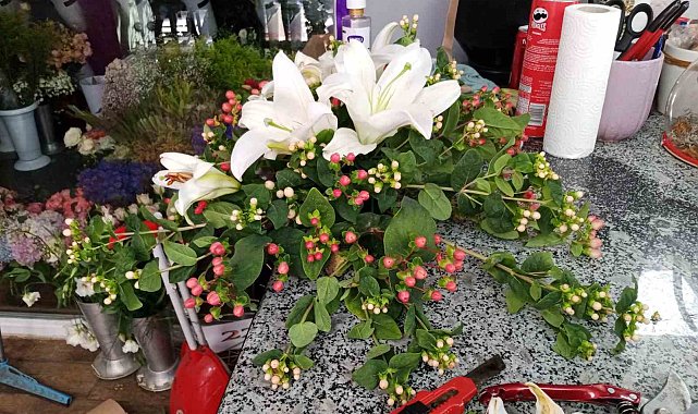 Düğün sezonuyla birlikte çiçekçilerde 'gelin arabası' yoğunluğu başladı