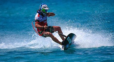 Dünya Motosurf Şampiyonası Çeşme'de renkli görüntülerle start aldı