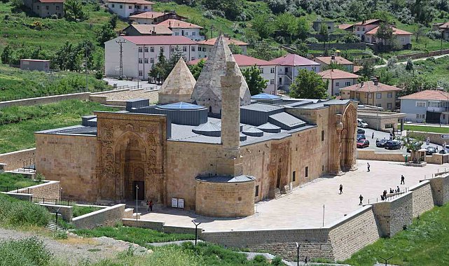 Dünyada eşi benzeri yok, dilleri kısır, kalemleri kırık bırakıyor