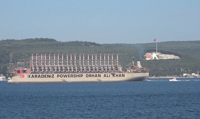 Dünyanın en büyük enerji gemisi Çanakkale Boğazı'ndan geçti