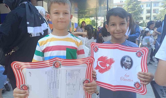 Düzce'de 76 bin 838 öğrenci karne sevinci yaşadı