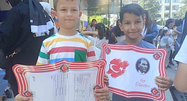 Düzce'de 76 bin 838 öğrenci karne sevinci yaşadı