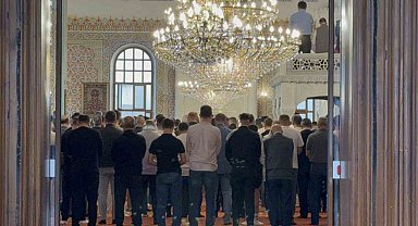 Düzce'de bayram namazında camiler doldu