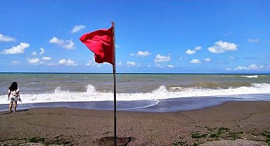 Düzce'de hava şartları sebebiyle denize girmek yasaklandı