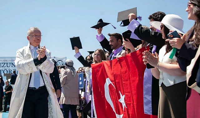 EBYÜ'de mezuniyet coşkusu yaşandı