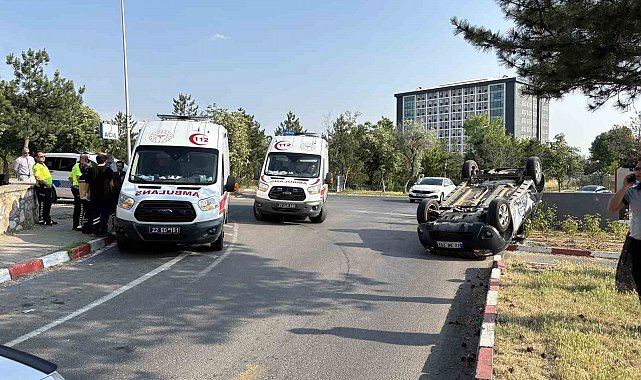Edirne'de iki otomobil çarpıştı, biri takla attı: 2 sürücü yaralandı
