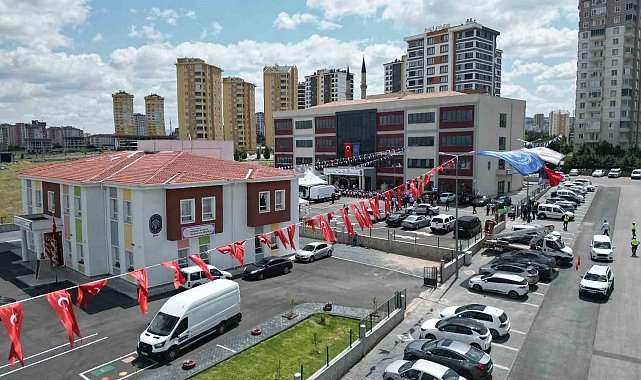 Eğitimde rekor kıran Melikgazi Belediyesi, 3 okulu daha hizmete açtı
