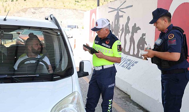Elazığ'da jandarma ekiplerinin bayram denetimi sürüyor