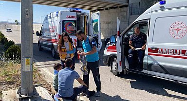 Elazığ'da karşı şeride geçen otomobil, kazaya neden oldu: 3 yaralı