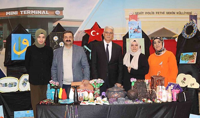 Elazığ'da kursiyerlerin el emekleri görücüye çıktı