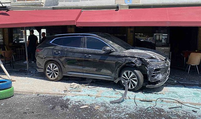 Elazığ'da otomobiller çarpıştı, faciadan dönüldü