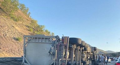 Elazığ'da tır devrildi: 1 yaralı