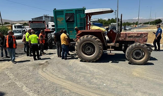 Elazığ'da traktör ile otomobil çarpıştı: 3 yaralı