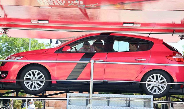 Emniyet kemerinin önemini simülasyon aracında anladılar