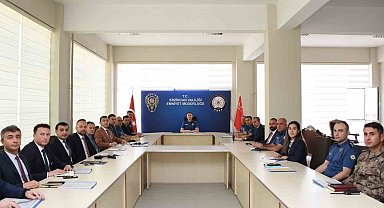 Emniyet Müdürü Baybaba, birim amirleriyle toplantı yaptı