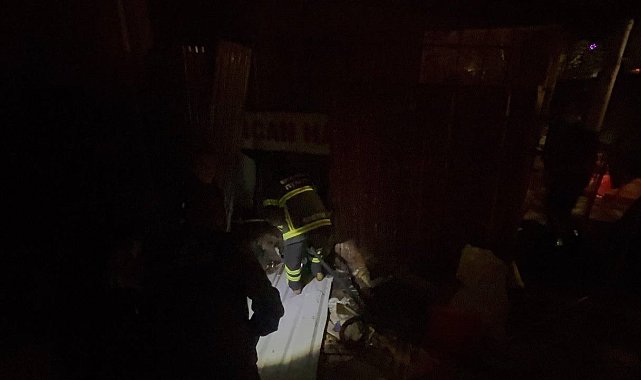 Erzincan'da gece saatlerinde yangın paniği!