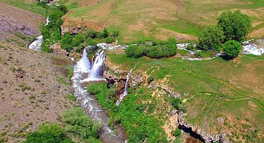 Erzincan'da Konarlı Şelalesi doğal güzelliğiyle ziyaretçilerini bekliyor