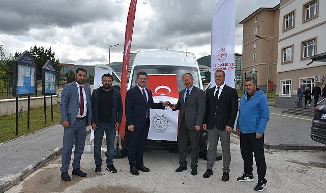 Erzurum Gençlik Spor Kulübü'ne yeni minibüs