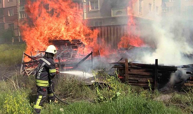 Erzurum'da korkutan inşaat yangını