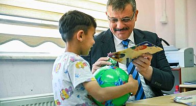 Erzurum'da köy okulunda karne heyecanı