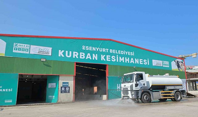 Esenyurt Belediyesi'nden kurban kesim alanlarında yoğun temizlik mesaisi