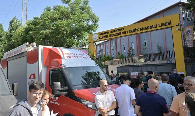 Esenyurt Belediyesi'nden YKS günü öğrencilere ve ailelerine destek