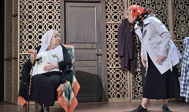 Esenyurt'ta Sanat Rüzgarı Esti: "Ocak" Tiyatro Oyunu Büyük Beğeni Topladı