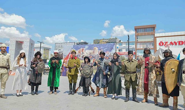 Esenyurt'ta Tarih Şöleni: 1071'den günümüze Türkiye tarihi sahnelendi