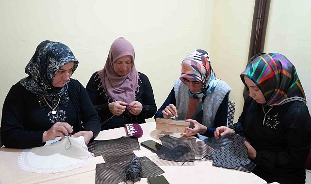 Eski köy okulunda açılan kurs kadınlara umut oldu: Hem öğreniyorlar hem para kazanıyorlar