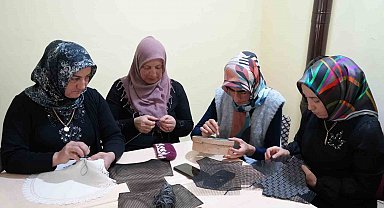 Eski köy okulunda açılan kurs kadınlara umut oldu: Hem öğreniyorlar hem para kazanıyorlar