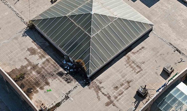 Eskişehir'de AVM çatısında çıkan yangın korkuttu