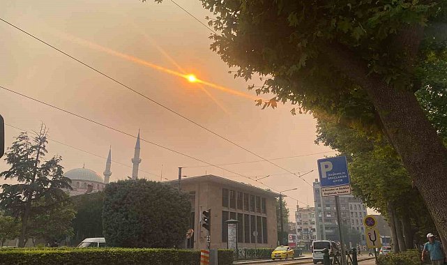 Eskişehir'i kaplayan yangın dumanı ve koku vatandaşı telaşlandırdı