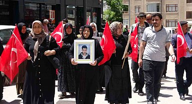 Evlat nöbetindeki aileler: "Umutla çocuklarımızı bekliyoruz"