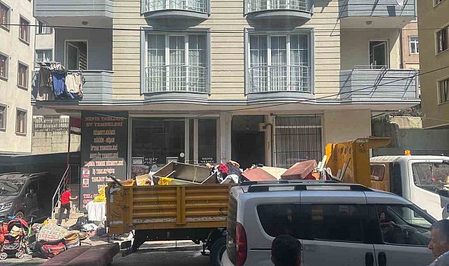Eyüpsultan'da çöp ev bina sakinlerini çileden çıkardı