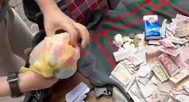 Eyüpsultan'da dilencinin pazar arabasından 35 bin 985 TL ve 10 çeyrek altın çıktı