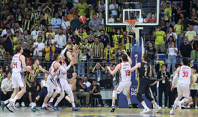 Fenerbahçe, seride 2-0 öne geçti