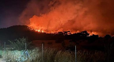 Foça'da yangın devam ediyor