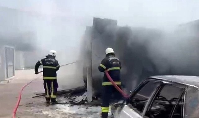 Galatasaray Konteyner Kent'te yangın: 5 konteyner ile 1 araç yandı