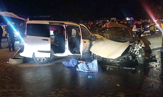 Gaziantep'te iki araç kafa kafaya çarpıştı: 5 ölü, 2 yaralı