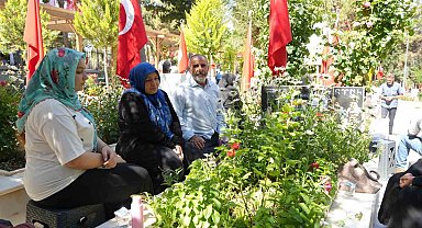 Gaziantep'te mezarlıklar ve şehitlikler Arefe günü doldu taştı