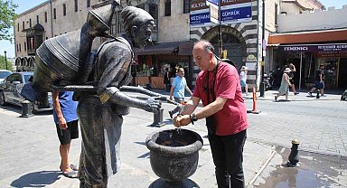 Gaziantep'te sıcaktan bunalan vatandaşlar çeşme başında serinledi