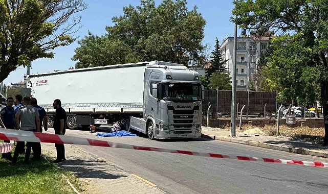 Gaziantep'te tırın altında kalarak ölen 2 kişinin kimlikleri tespit edildi