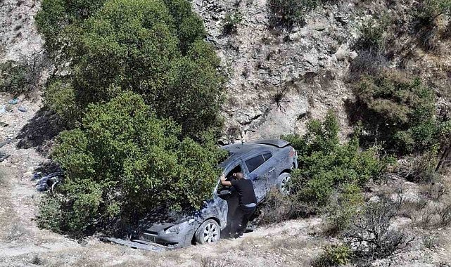 Gaziantep'te virajı alamayan otomobil dere yatağına uçtu, yaralanan olmadı