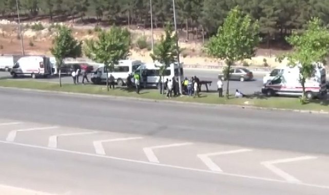 Gaziantep'te yayaya çarpan işçi servisine başka servis çarptı: 1'i ağır 4 yaralı