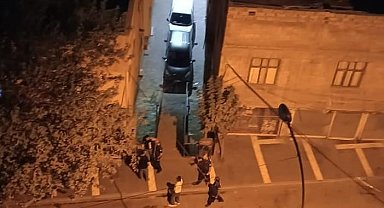 Gece yarısı 2 kardeşin silahlı kavgası mahalleliyi canından bezdirdi