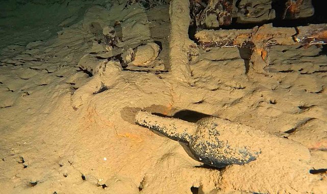 Gelibolu Su Altı Parkı'nda 110 yıllık şarap şişesi bulundu