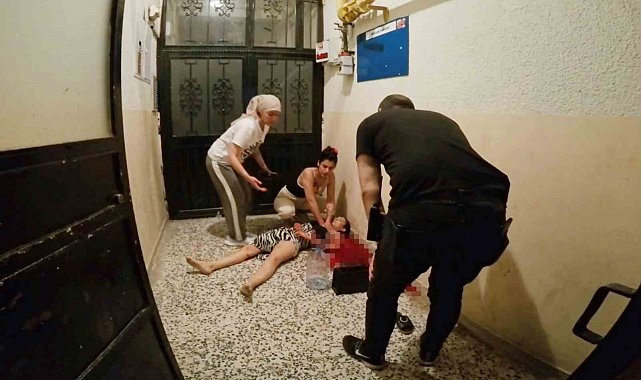 Genç kadın üvey kız kardeşini bıçaklayarak öldürdü